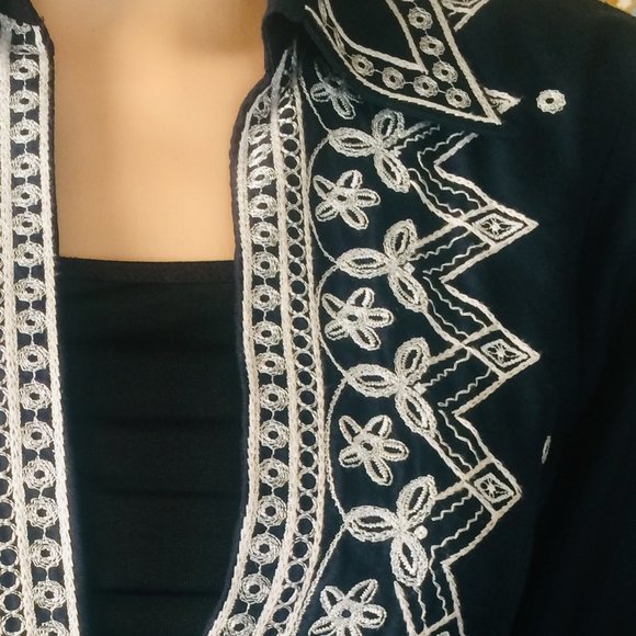 Talbots Blouse with Embroidery, Size 6P - Picture 4 of 6